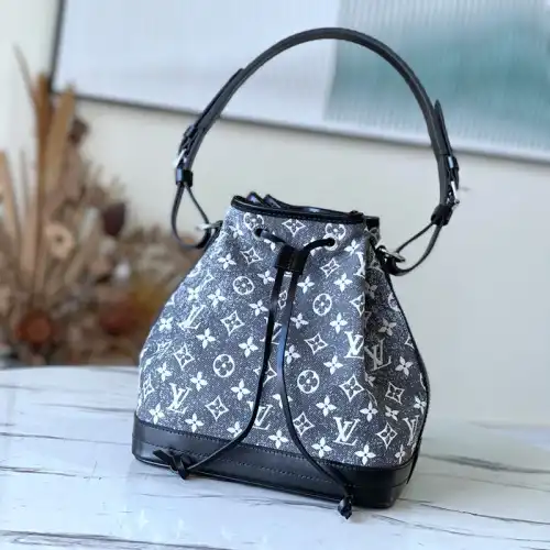 LV Bag 2301YZ0051 0122